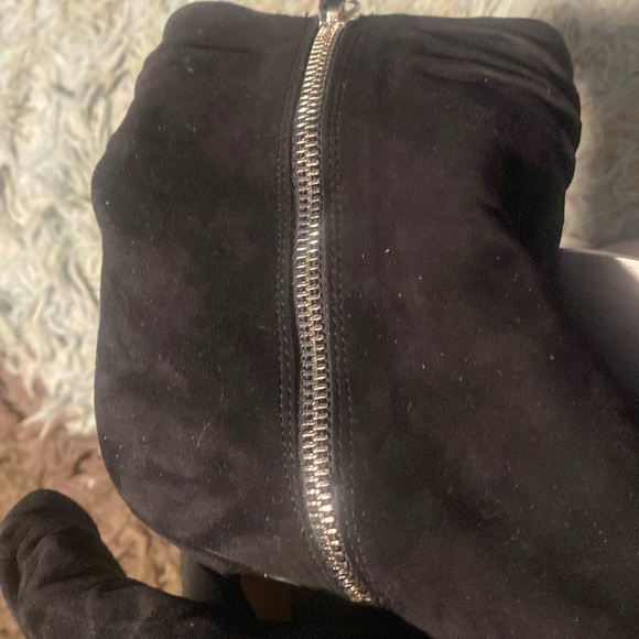 NWOT BLACK SUEDE BELLA VITA DANIELLE BOOTIES - Picture 5 of 16